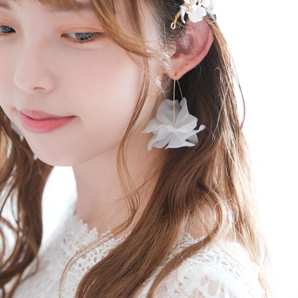【ピアス】ブライダルピアス フラワーピアス ゴールド ホワイト q13 【結婚式 ピアス イヤリング】