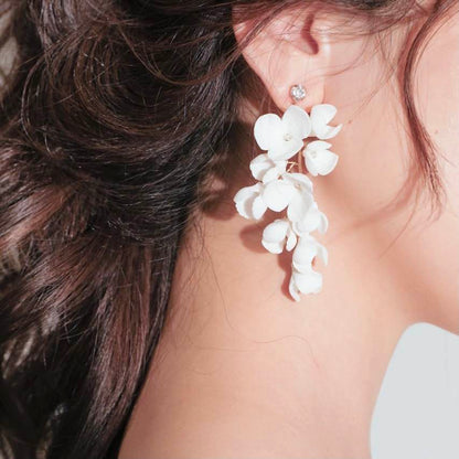 【ピアス】ブライダルピアス ホワイトフラワーピアス 小枝ピアス r15 【結婚式 ピアス イヤリング】