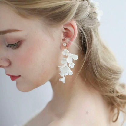 【ピアス】ブライダルピアス ホワイトフラワーピアス 小枝ピアス r15 【結婚式 ピアス イヤリング】