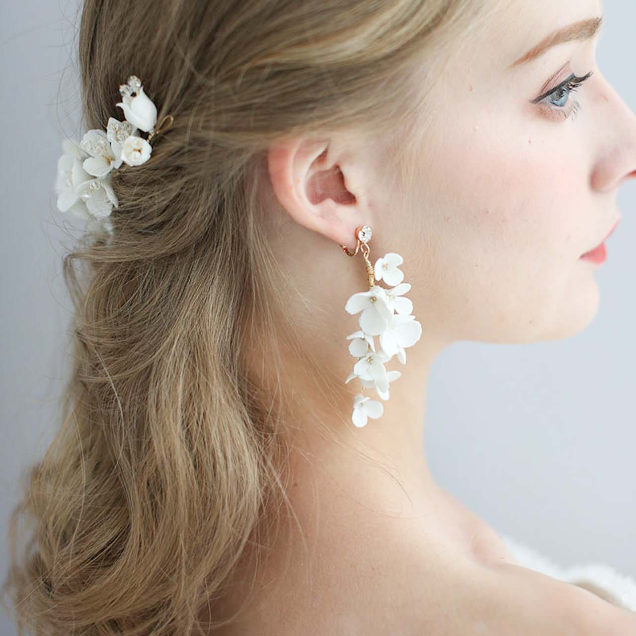 【ピアス】ブライダルピアス ホワイトフラワーピアス 小枝ピアス r15 【結婚式 ピアス イヤリング】