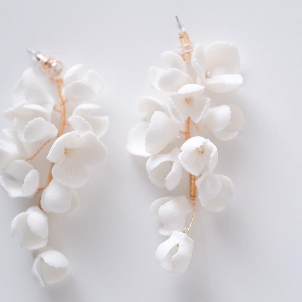 【ピアス】ブライダルピアス ホワイトフラワーピアス 小枝ピアス r15 【結婚式 ピアス イヤリング】