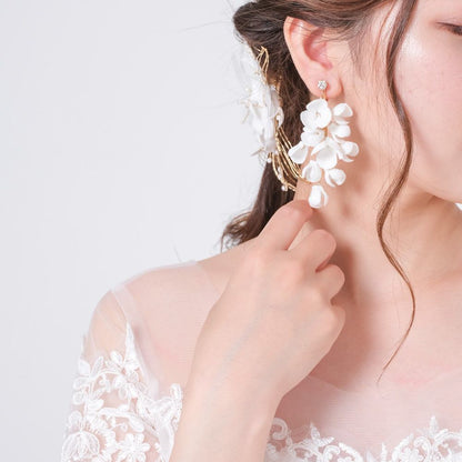 【イヤリング】ブライダルイヤリング ホワイトフラワーイヤリング 小枝イヤリング r15 【結婚式 ピアス イヤリング】