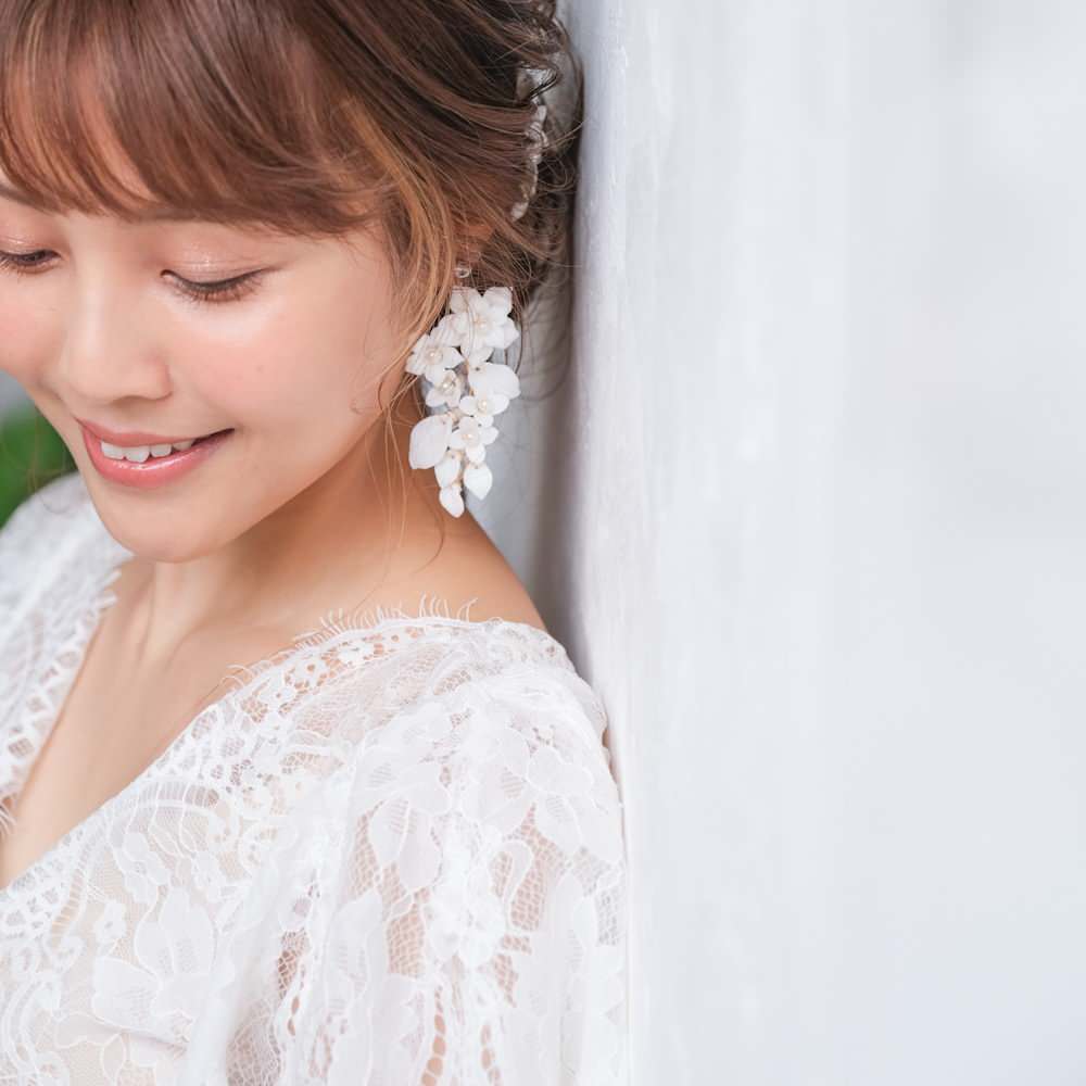 【イヤリング】ブライダルイヤリング ホワイトフラワー パール 小枝イヤリング r16 【結婚式 ピアス イヤリング】