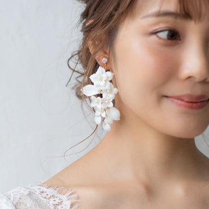 【イヤリング】ブライダルイヤリング ホワイトフラワー パール 小枝イヤリング r16 【結婚式 ピアス イヤリング】