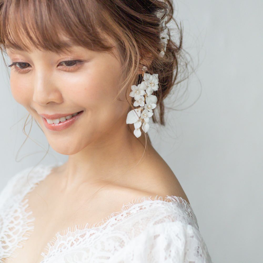 【イヤリング】ブライダルイヤリング ホワイトフラワー パール 小枝イヤリング r16 【結婚式 ピアス イヤリング】