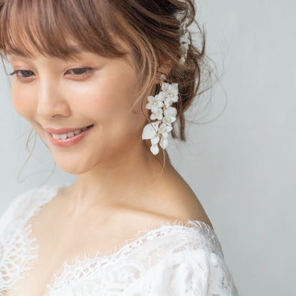 【イヤリング】ブライダルイヤリング ホワイトフラワー パール 小枝イヤリング r16 【結婚式 ピアス イヤリング】