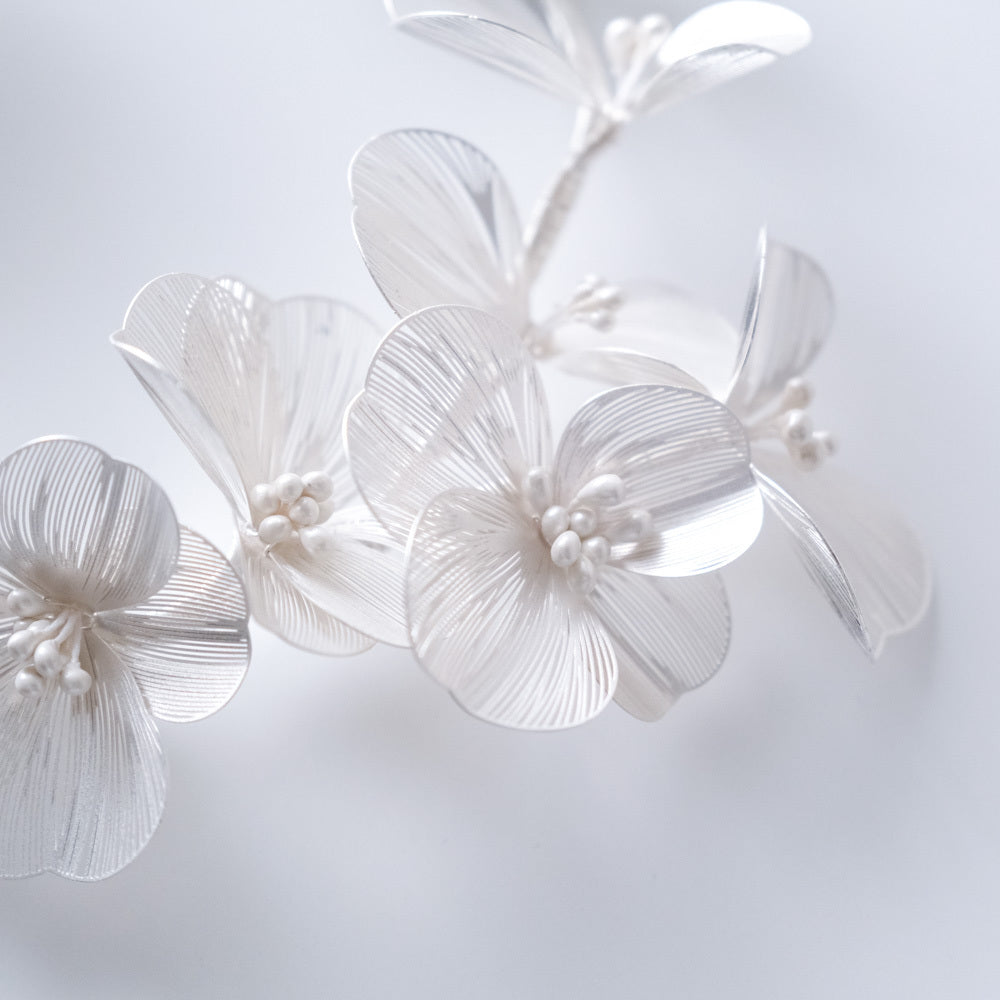 小枝カチューシャ ブライダルヘッドドレス シルバーフラワー r21 【結婚式 ヘアアクセサリー】