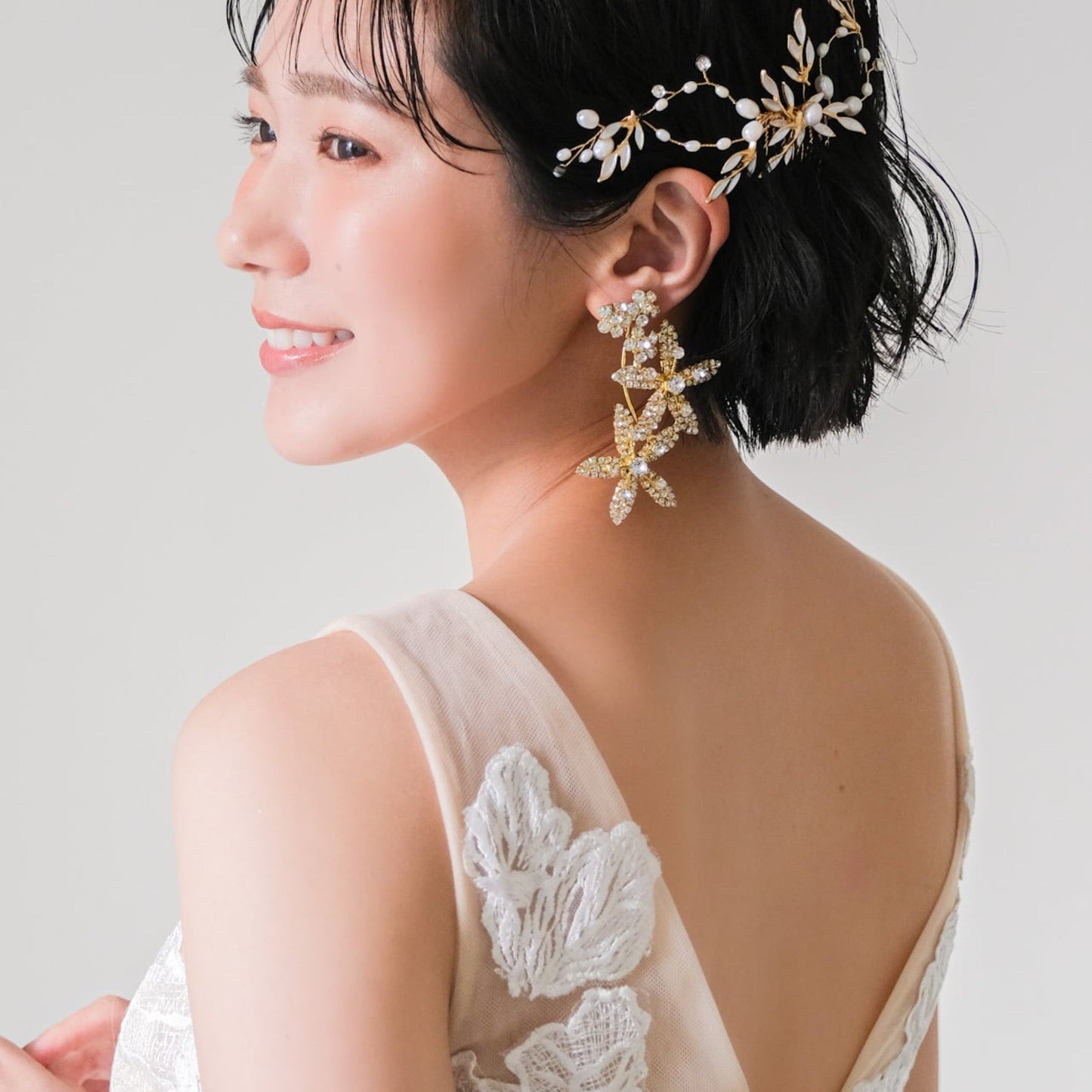 【ピアス】ブライダル ビジュー ショートフラワー ゴールド v8【結婚式 ピアス イヤリング】
