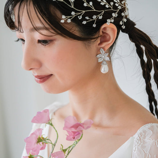 【ピアス】ビジュー フラワー パール ブライダル シルバー v35【結婚式 ピアス イヤリング】