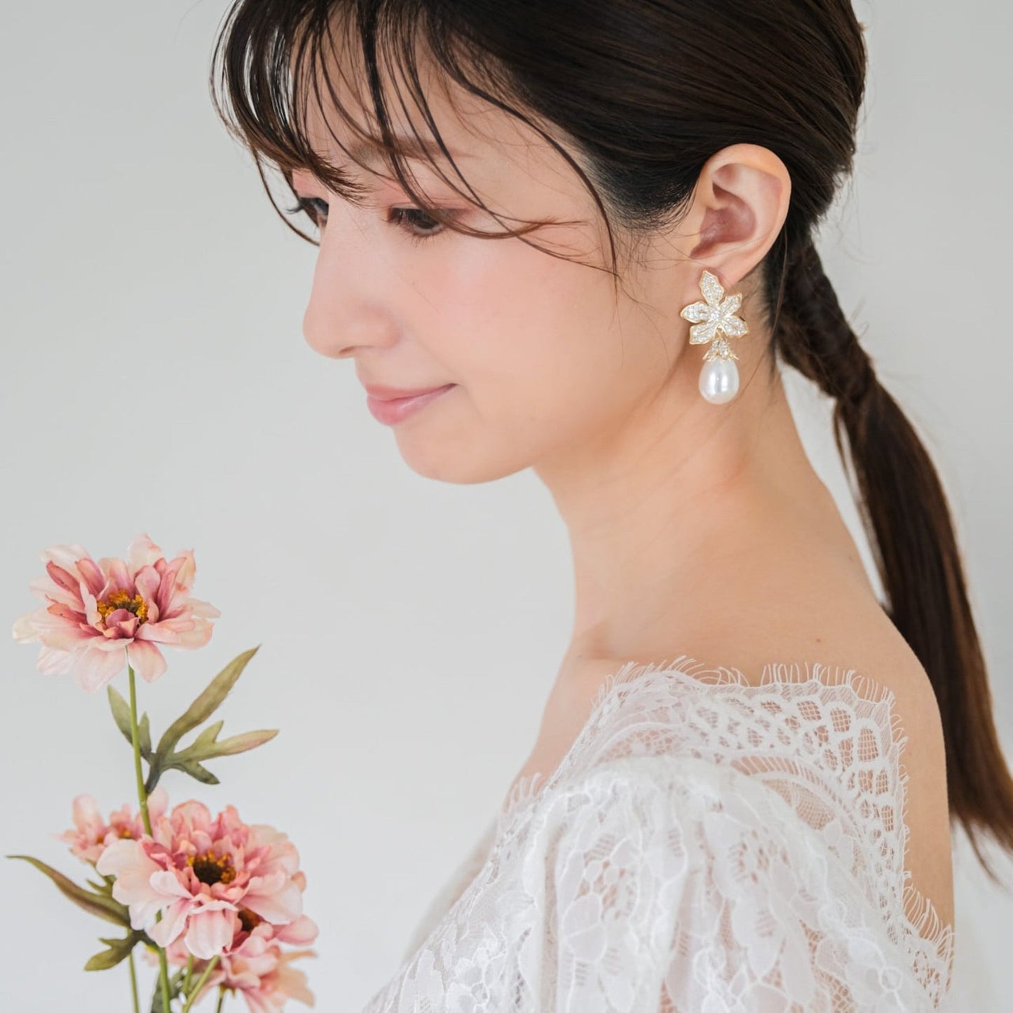 【ピアス】ビジュー フラワー パール ブライダルピアス ゴールド v36【結婚式 ピアス イヤリング】