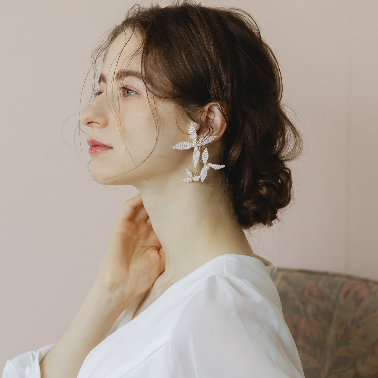 【イヤリング】ブライダル パール ビーズ ホワイトフラワー v47-ea10【結婚式 ピアス イヤリング】