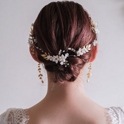 【ヘッドドレス】ブライダルヘッドドレス小枝カチューシャホワイトフラワーゴールドv55【結婚式　ヘアアクセサリー】