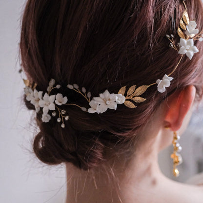 【ヘッドドレス】ブライダルヘッドドレス小枝カチューシャホワイトフラワーゴールドv55【結婚式　ヘアアクセサリー】