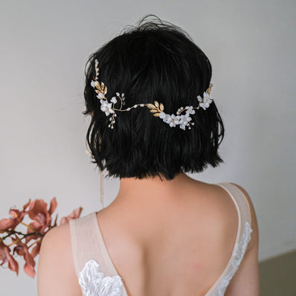 【ヘッドドレス】ブライダルヘッドドレス小枝カチューシャホワイトフラワーゴールドv55【結婚式　ヘアアクセサリー】