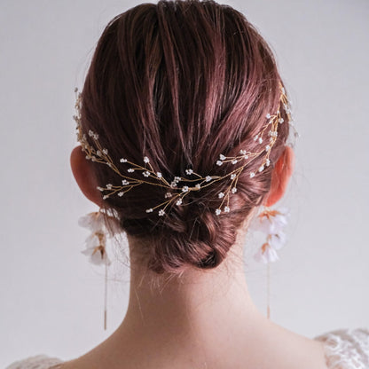 【ヘッドドレス】ブライダルヘッドドレス小枝カチューシャホワイトビーズゴールドv57【結婚式　ヘアアクセサリー】