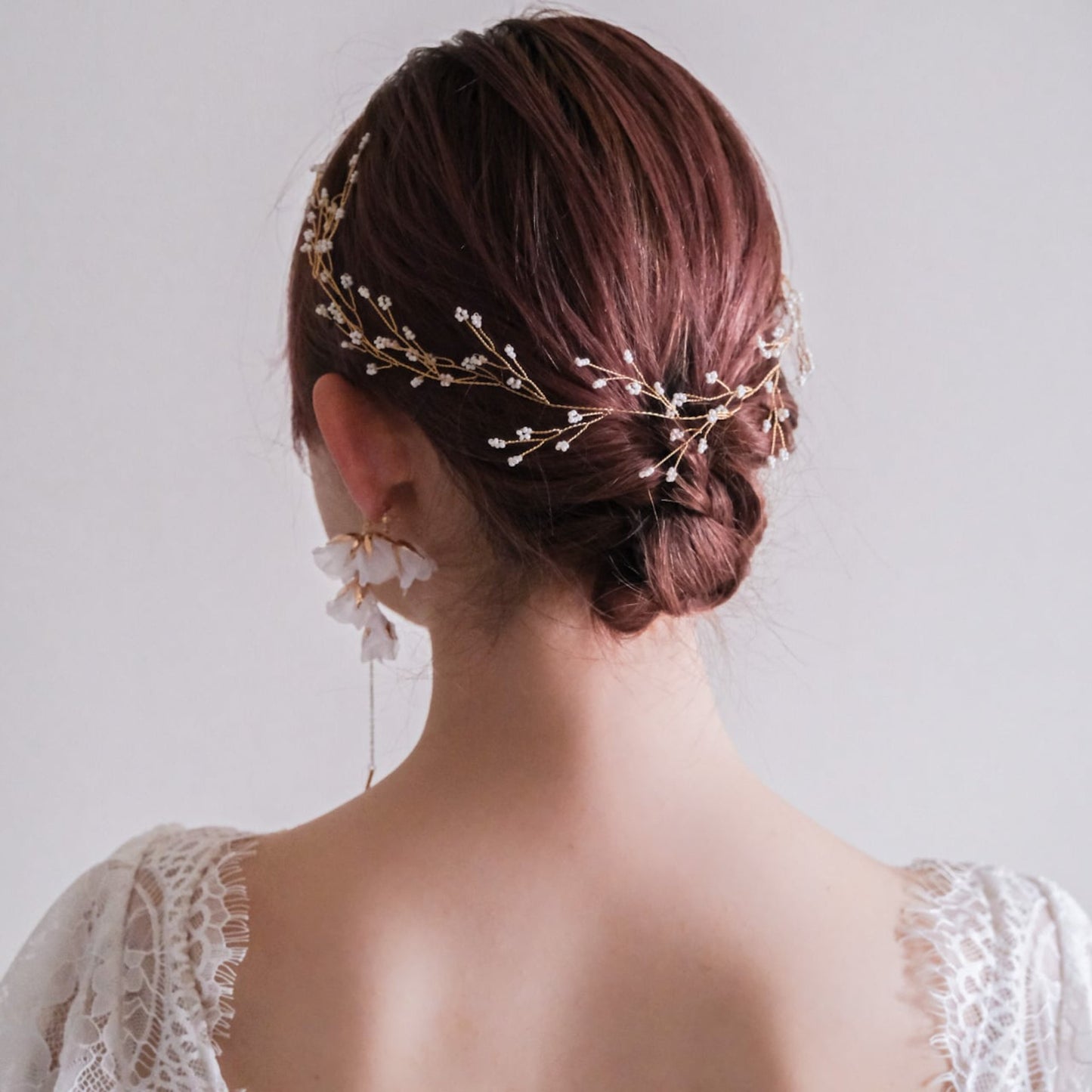 【ヘッドドレス】ブライダルヘッドドレス小枝カチューシャホワイトビーズゴールドv57【結婚式　ヘアアクセサリー】