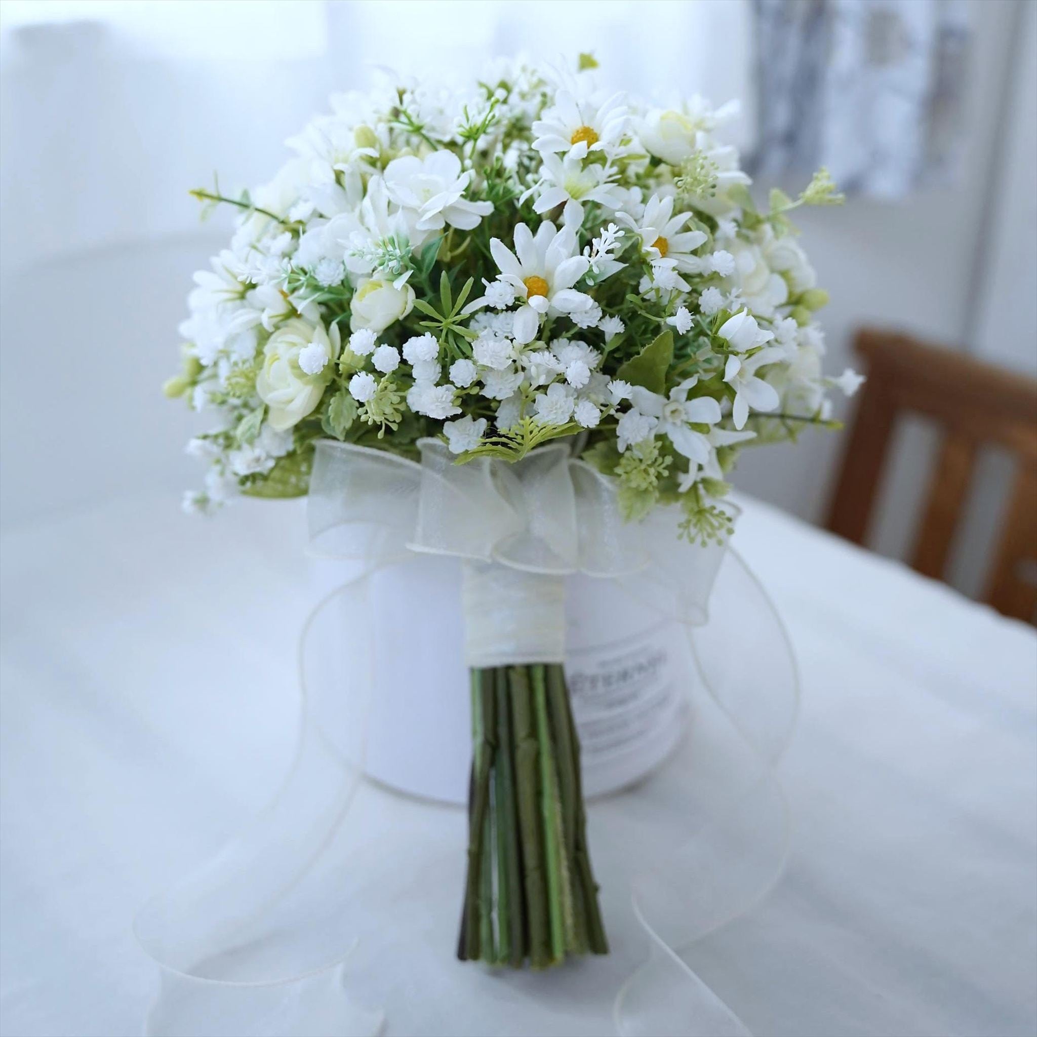 白い小花のナチュラルブーケ – 結婚式準備サイトCORDY