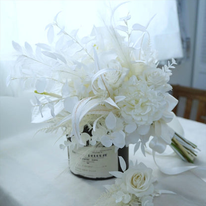 ホワイトリーフのブーケ【結婚式　フワラー　アーティフィシャルフラワー　ブーケ　ブートニア】