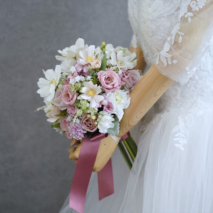 コスモスのピンクホワイトブーケ【結婚式　フワラー　アーティフィシャルフラワー　ブーケ　ブートニア】
