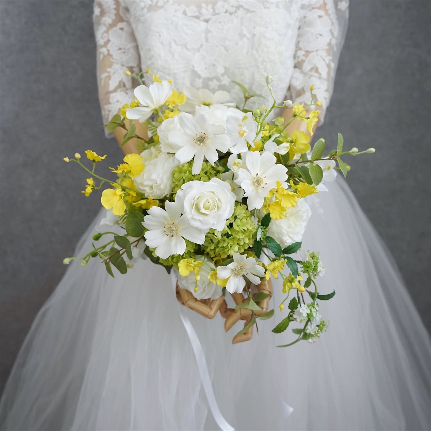 コスモスとスノーボールのブーケ【結婚式　フワラー　アーティフィシャルフラワー　ブーケ　ブートニア】