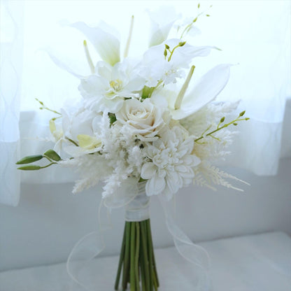 カラーとパンパスのホワイトブーケ