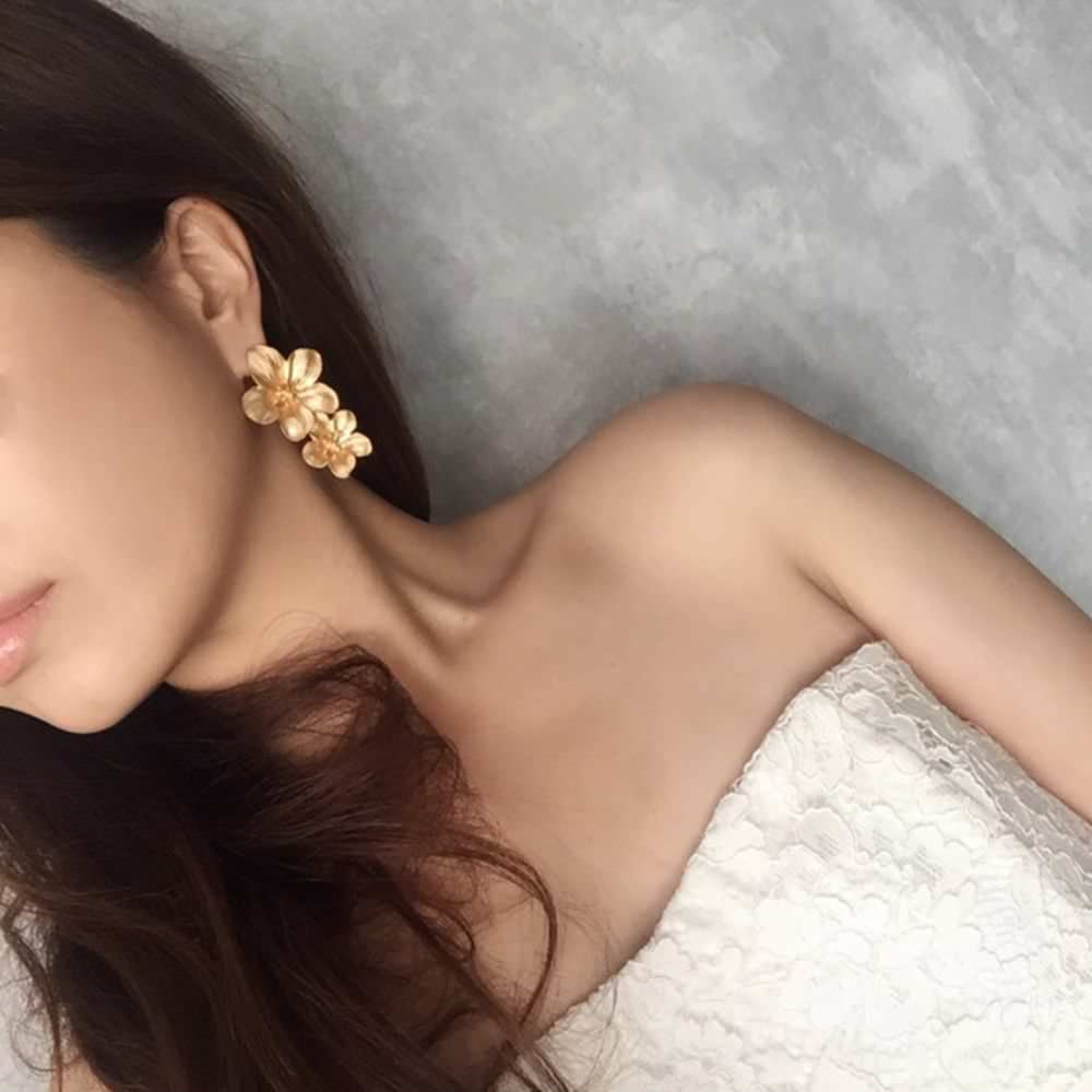 【ピアス・イヤリング】mat gold フラワーピアス/ブライダルアクセサリー 【結婚式 ピアス イヤリング】