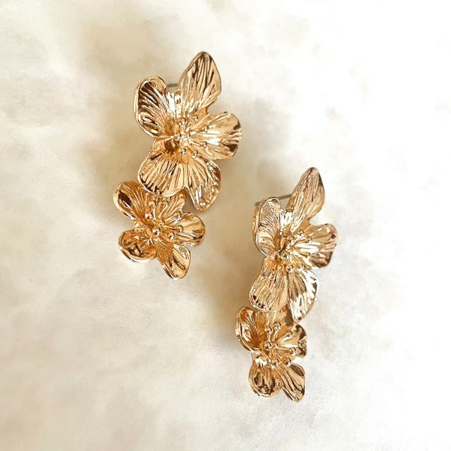 【ピアス・イヤリング】mat gold フラワーピアス/ブライダルアクセサリー 【結婚式 ピアス イヤリング】