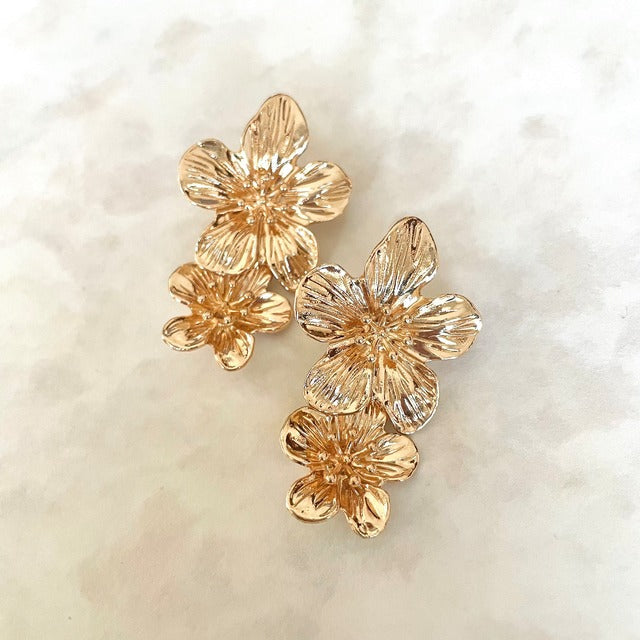 【ピアス・イヤリング】mat gold フラワーピアス/ブライダルアクセサリー 【結婚式 ピアス イヤリング】