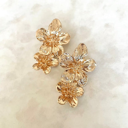 【ピアス・イヤリング】mat gold フラワーピアス/ブライダルアクセサリー 【結婚式 ピアス イヤリング】