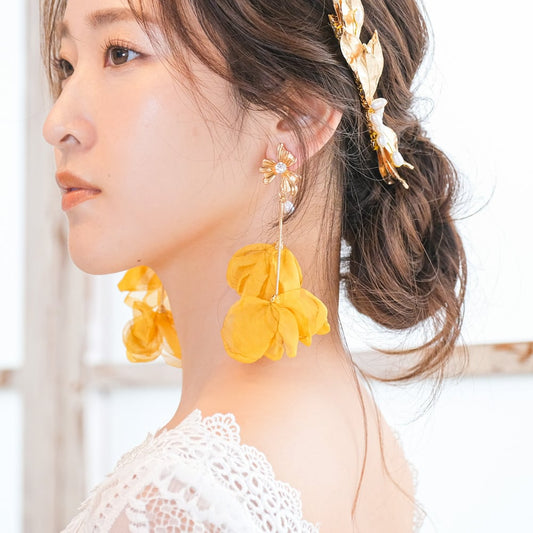 【ピアス】ブライダルピアス パール ビジュー 花びらピアス イエロー オレンジ s2 【結婚式 ピアス イヤリング】
