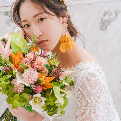 【ピアス】ブライダルピアス パール ビジュー 花びらピアス イエロー オレンジ s2 【結婚式 ピアス イヤリング】