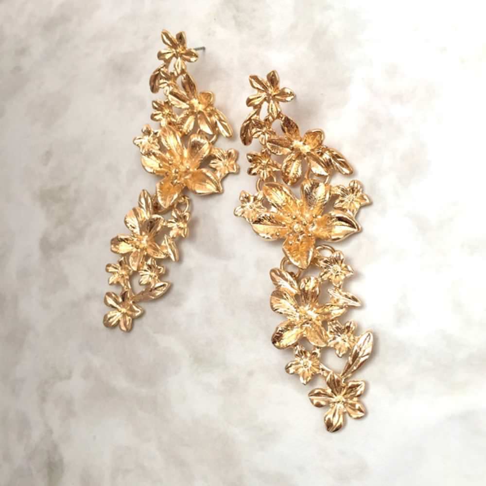 【ピアス・イヤリング】Lustre ゴールドフラワーピアス/ブライダルアクセサリー 【結婚式 ピアス イヤリング】