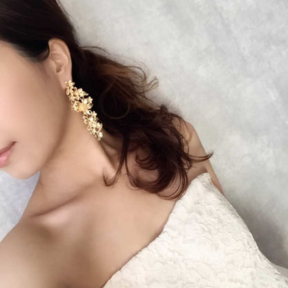 【ピアス・イヤリング】Lustre ゴールドフラワーピアス/ブライダルアクセサリー 【結婚式 ピアス イヤリング】