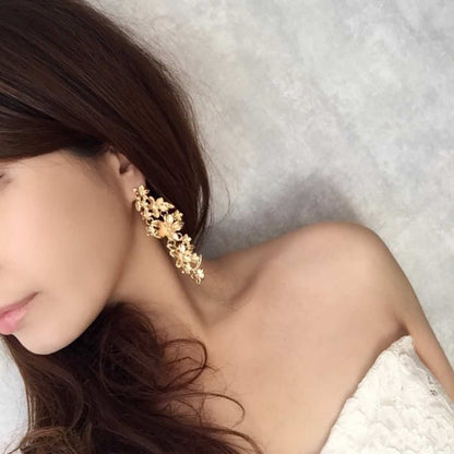 【ピアス・イヤリング】Lustre ゴールドフラワーピアス/ブライダルアクセサリー 【結婚式 ピアス イヤリング】