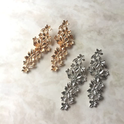 【ピアス・イヤリング】Lustre ゴールドフラワーピアス/ブライダルアクセサリー 【結婚式 ピアス イヤリング】