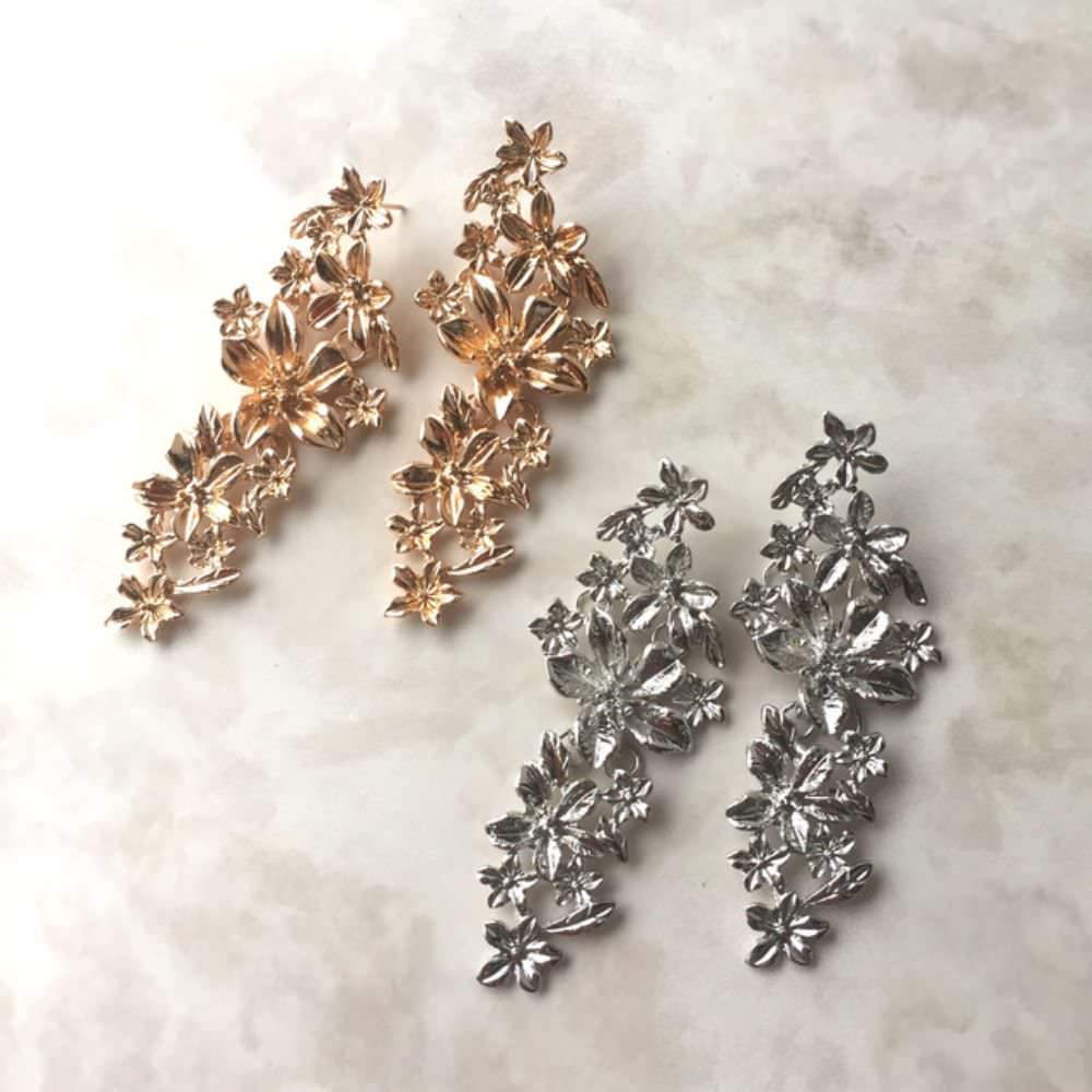 【ピアス・イヤリング】Lustre ゴールドフラワーピアス/ブライダルアクセサリー 【結婚式 ピアス イヤリング】