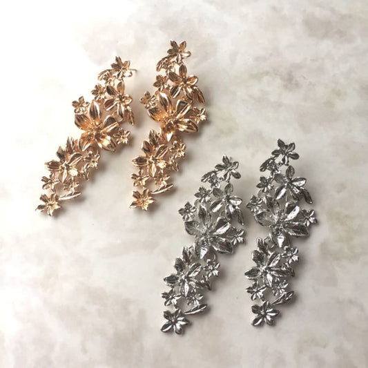 【ピアス・イヤリング】Lustre ゴールドフラワーピアス/ブライダルアクセサリー 【結婚式 ピアス イヤリング】