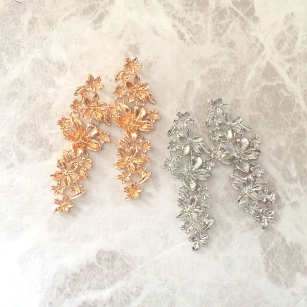 【ピアス・イヤリング】Lustre ゴールドフラワーピアス/ブライダルアクセサリー 【結婚式 ピアス イヤリング】