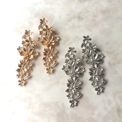 【ピアス・イヤリング】Lustre ゴールドフラワーピアス/ブライダルアクセサリー 【結婚式 ピアス イヤリング】