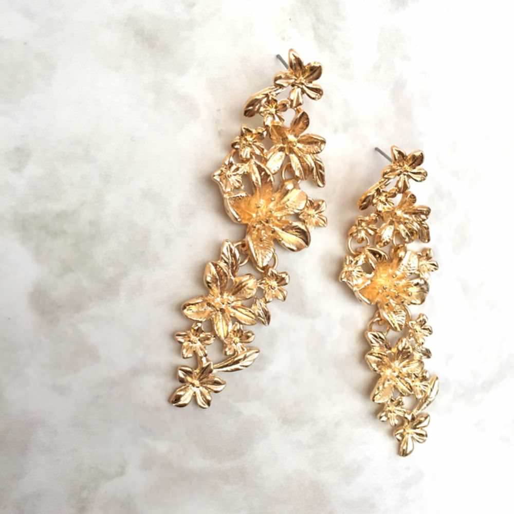 【ピアス・イヤリング】Lustre ゴールドフラワーピアス/ブライダルアクセサリー 【結婚式 ピアス イヤリング】