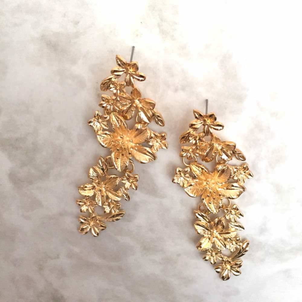 【ピアス・イヤリング】Lustre ゴールドフラワーピアス/ブライダルアクセサリー 【結婚式 ピアス イヤリング】
