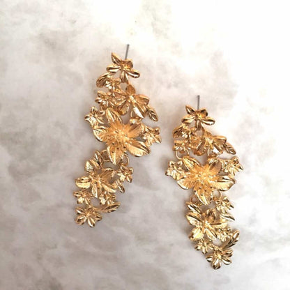【ピアス・イヤリング】Lustre ゴールドフラワーピアス/ブライダルアクセサリー 【結婚式 ピアス イヤリング】
