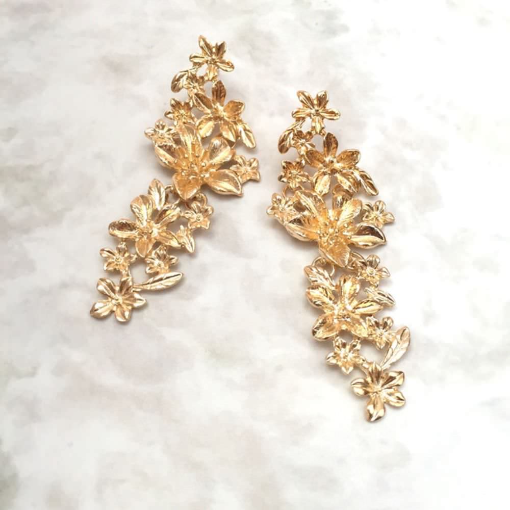 【ピアス・イヤリング】Lustre ゴールドフラワーピアス/ブライダルアクセサリー 【結婚式 ピアス イヤリング】