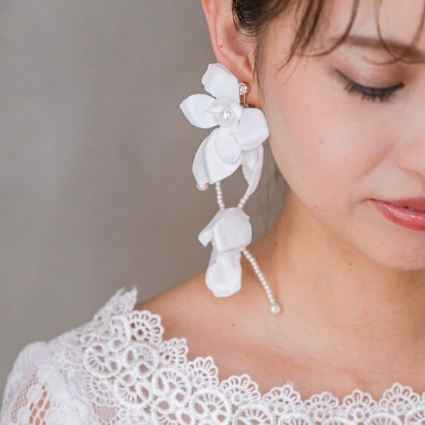 【イヤリング】ブライダルイヤリング パール ホワイトフラワー s4 【結婚式 ピアス イヤリング】