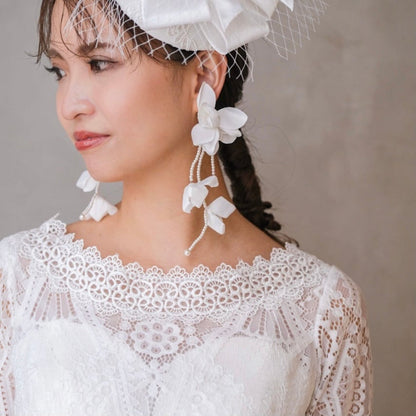 【イヤリング】ブライダルイヤリング パール ホワイトフラワー s4 【結婚式 ピアス イヤリング】