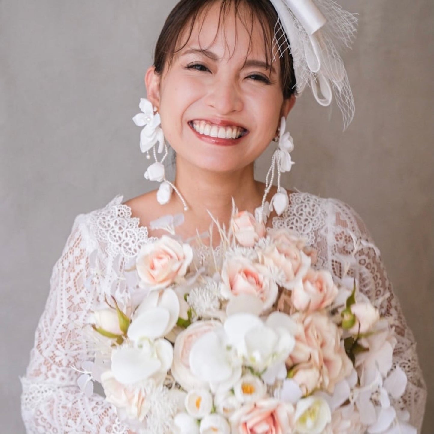 【イヤリング】ブライダルイヤリング パール ホワイトフラワー s4 【結婚式 ピアス イヤリング】