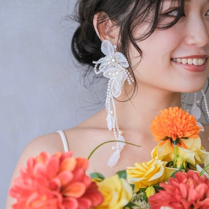 【イヤリング】ブライダルイヤリング パール ホワイトフラワー s5 【結婚式 ピアス イヤリング】