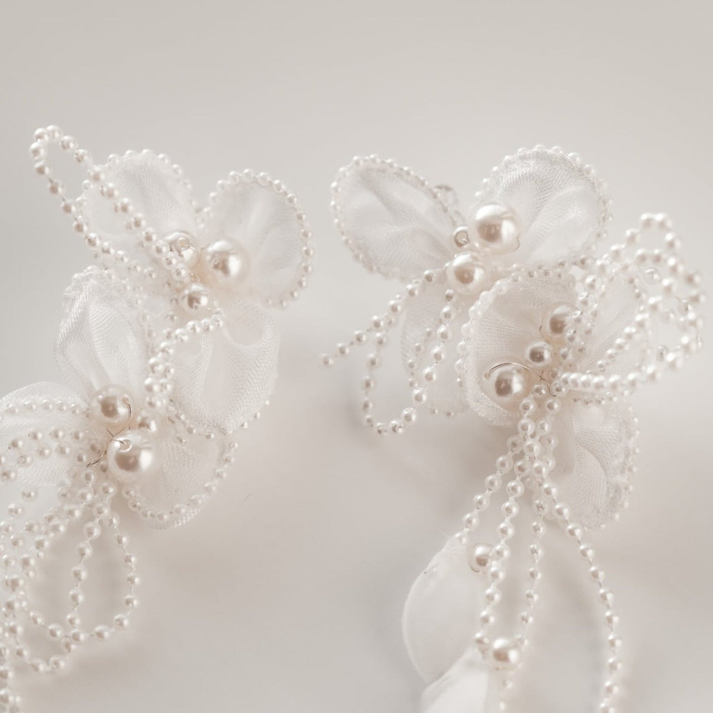 【イヤリング】ブライダルイヤリング パール ホワイトフラワー s5 【結婚式 ピアス イヤリング】