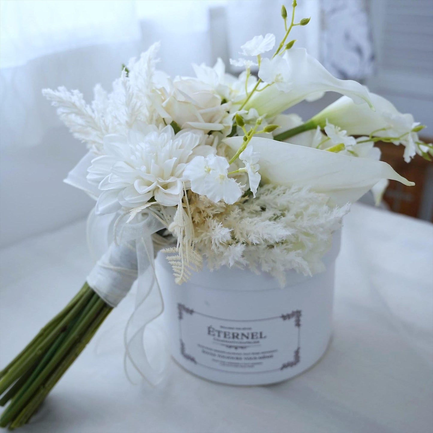 カラーとパンパスのホワイトブーケ