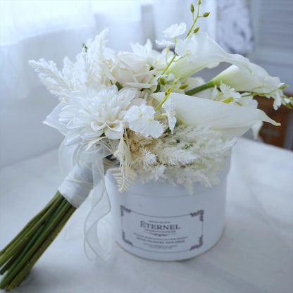 カラーとパンパスのホワイトブーケ